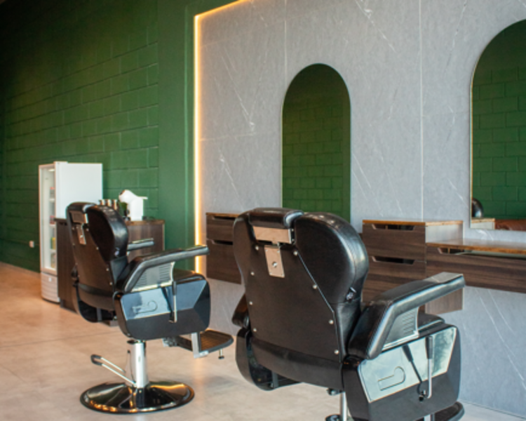 Corte de pelo y barba + bebida de cortesía 