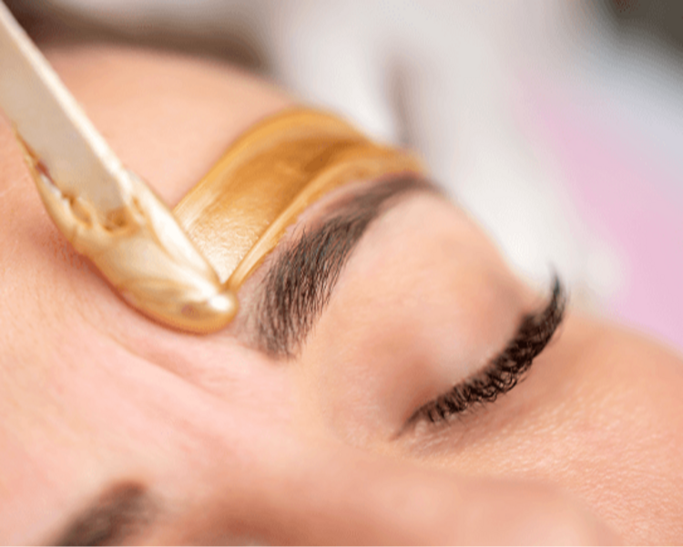 Depilación de cejas (cera)