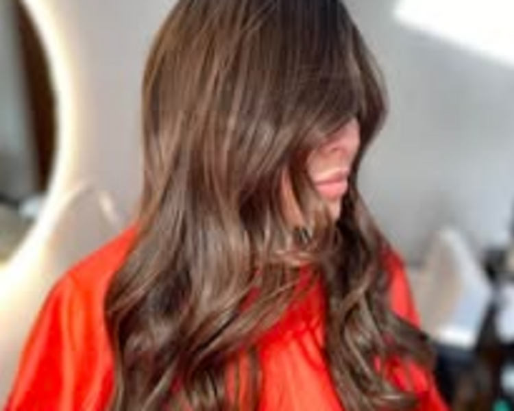 BALAYAGE EN CABELLO MEDIO LARGO