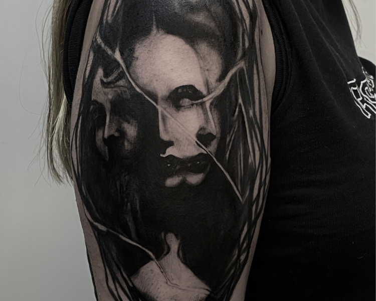 Sesión de tatuaje