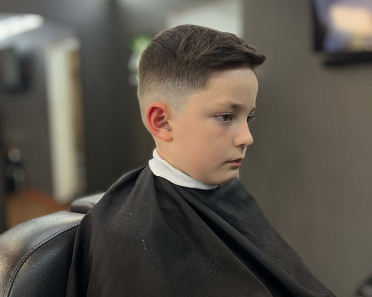 Corte de cabello y aplicación de cera, laca o polvo de textura (Ali)