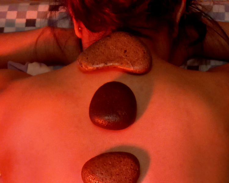 MASAJES CON PIEDRAS CALIENTES