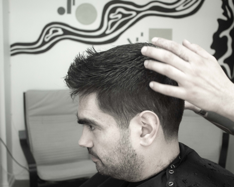Corte de cabello con tijera + exfoliación facial 
