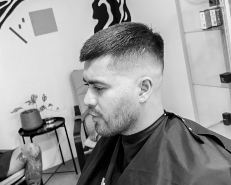 Corte de cabello + exfoliación facial 