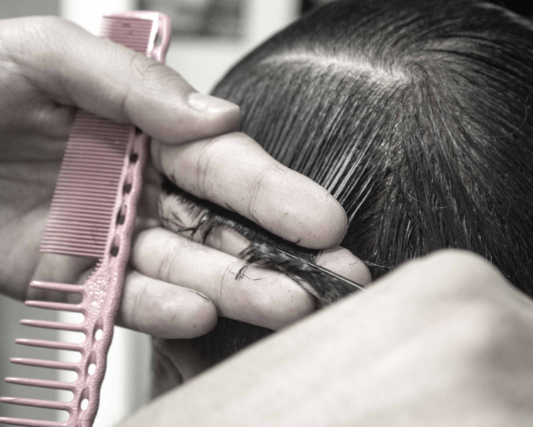Corte de cabello con tijera + barba con toallas calientes