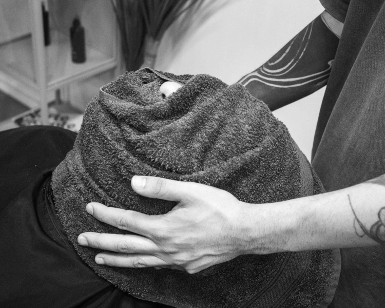 Corte de cabello con tijera + barba con toallas calientes