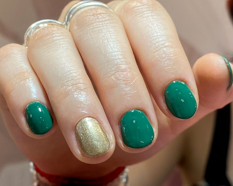 Belleza de manos con esmalte COMUN OPI