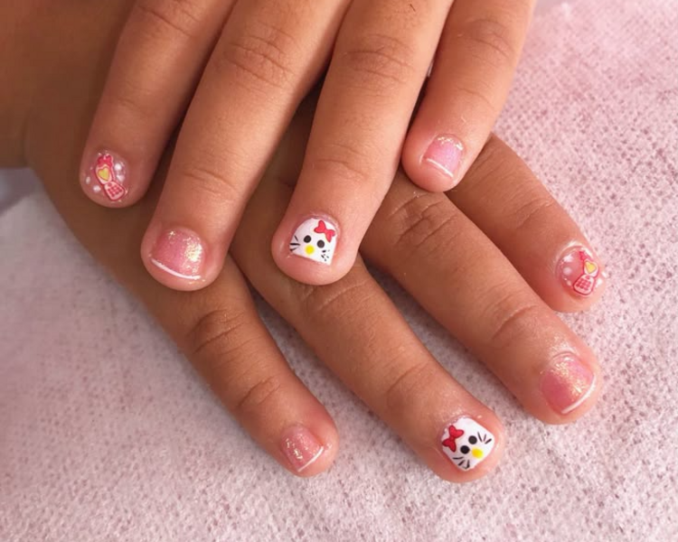 Gel en manos para niñas + Diseño