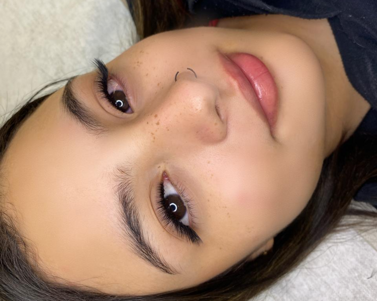 Montaje Pestañas Efecto Delineado