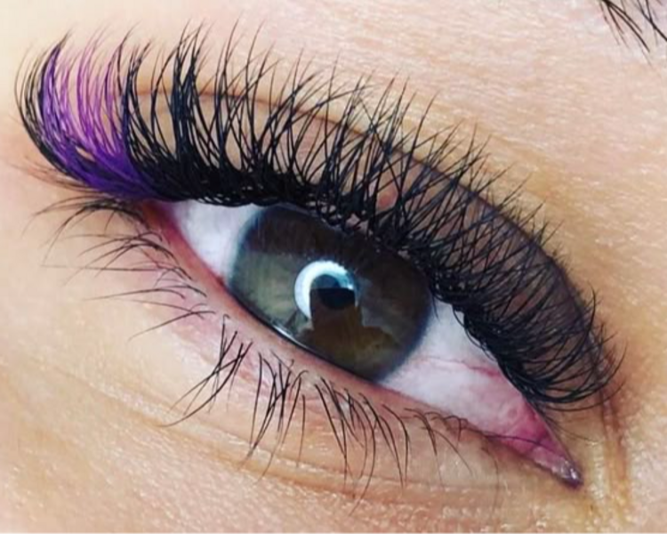 Extensiones de pestañas  con color