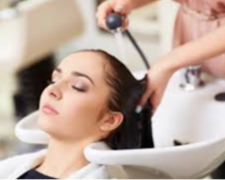 Paquete Mamá Renovada, Exfoliación capilar, Corte y maquillaje 