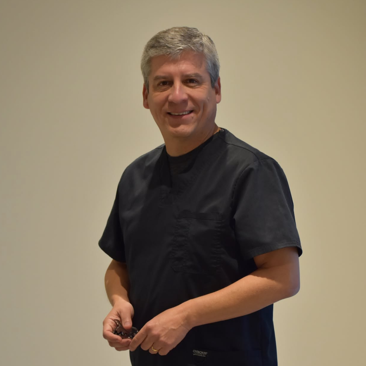 Dr. Hernán Foix