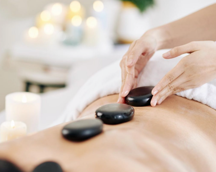 Masaje con Piedras Calientes