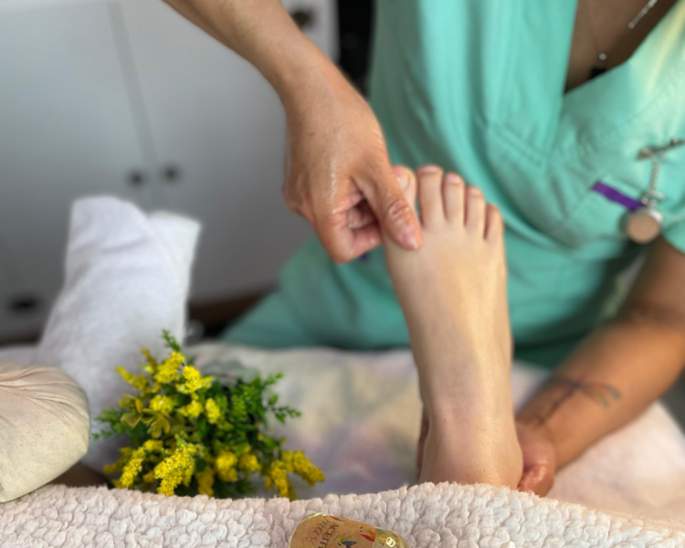 MASAJE MANOS MÁGICAS (Masaje relajante + Reflexología podal)