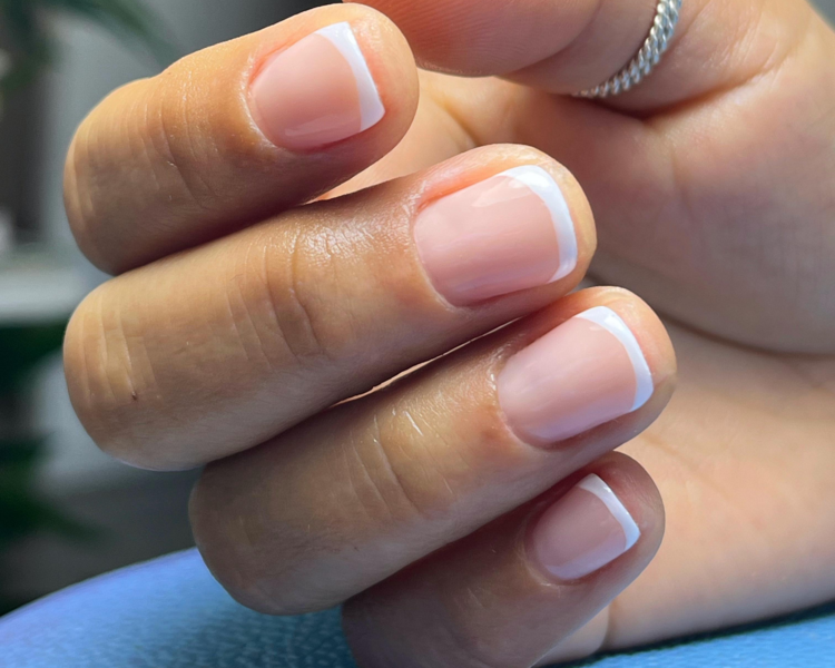 Manicure permanente degrade o francesa