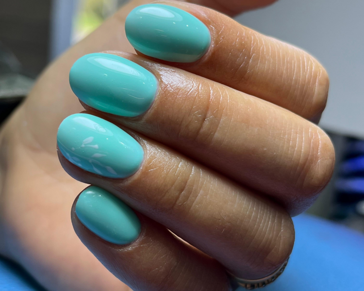 Manicure rusa
