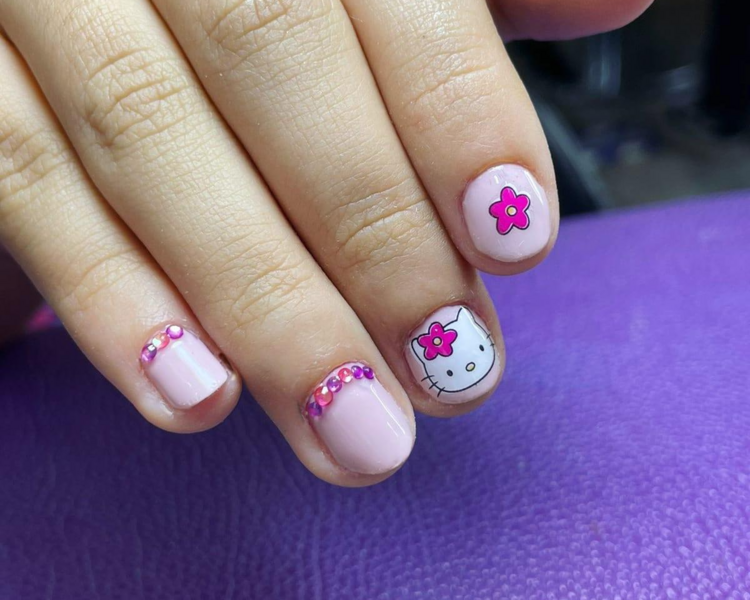 Manicure niña