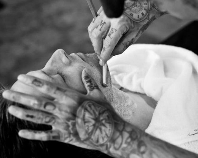 Corte de Cabello + Afeitado al Ras 🪒