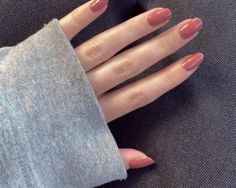 Esmaltado tradicional en manos