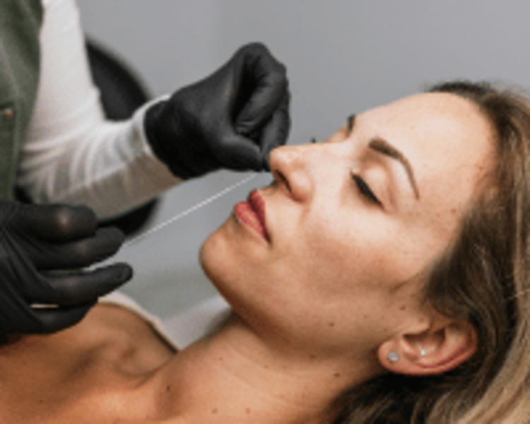 Depilación de rostro en hilo 