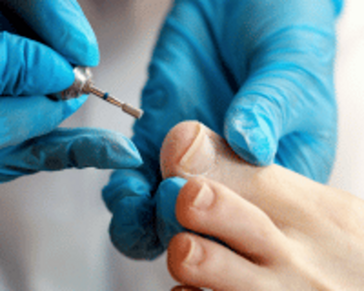 Pedicura Clásica con Limpieza Rusa 