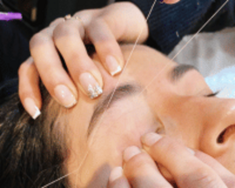 Depilación de Cejas en hilo