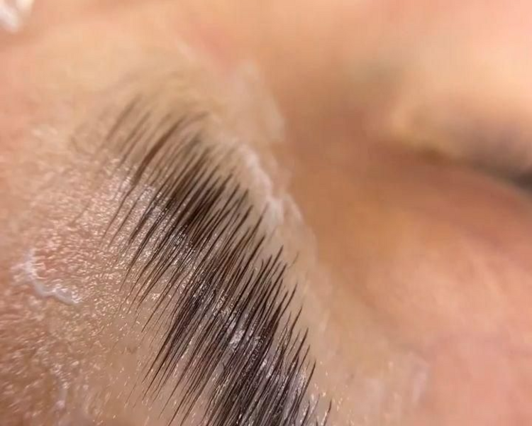 Brow lamination 