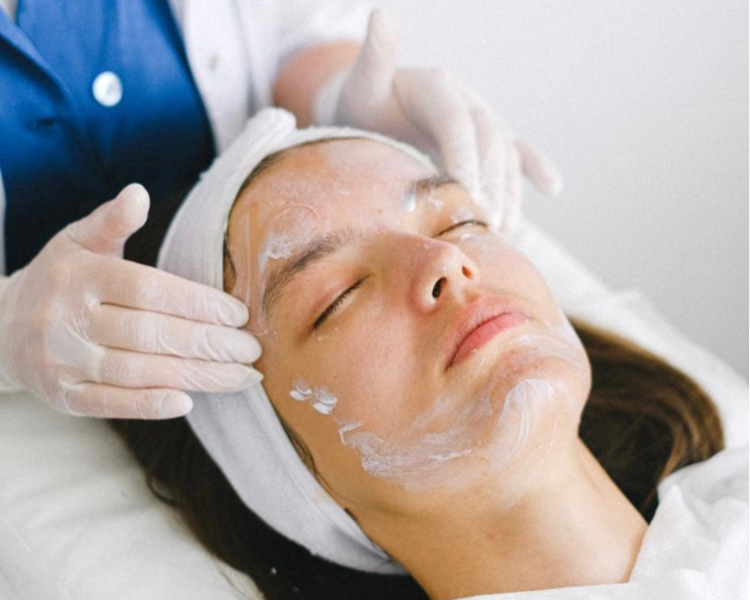 Higienización facial profunda  + Microdermoabrasión  + Alta frente 