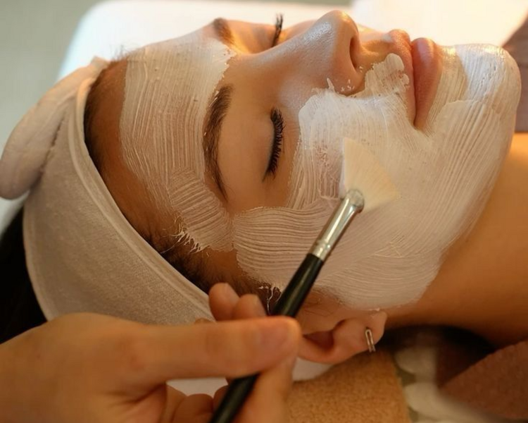 Limpieza facial con Dermaplaning