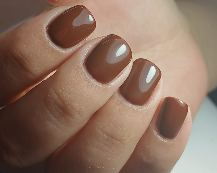 Manicure Esmaltado Permanente con Nivelación (Base Rubber o Hard Gel)