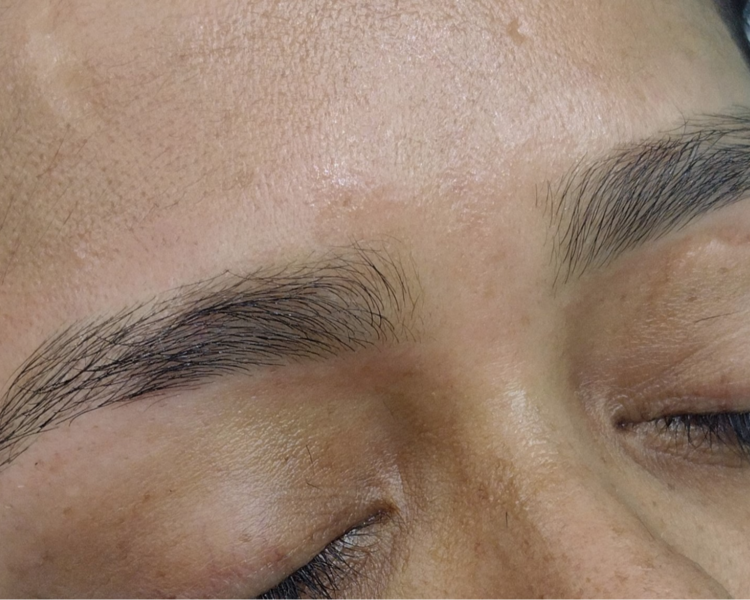 Diseño y perfilado de cejas (con cera)