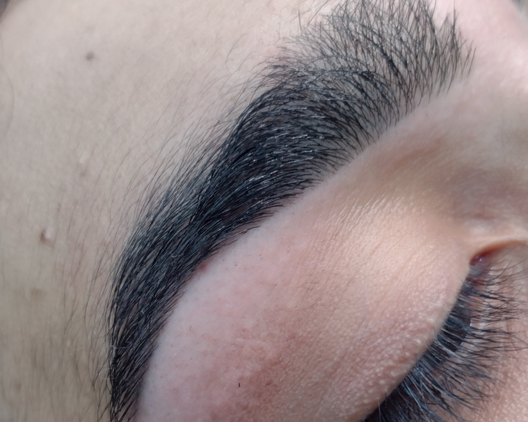 Diseño y perfilado de cejas (con cera)