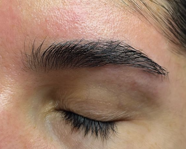 Perfilado y Tinte de Cejas Semipermanente