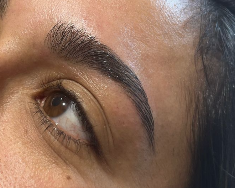 Tinte de Cejas Semi Permanente con Henna