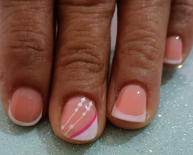 Esmaltado semipermanente + diseño complejo