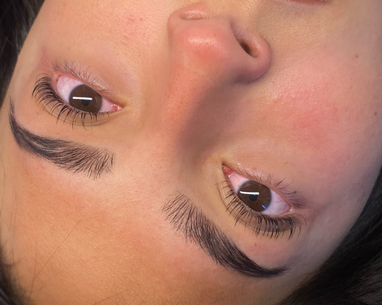 Lifting de pestañas y perfilado de cejas 