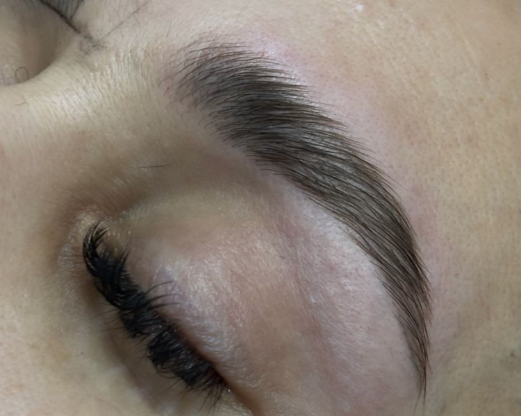Depilación de Cejas con Hilo