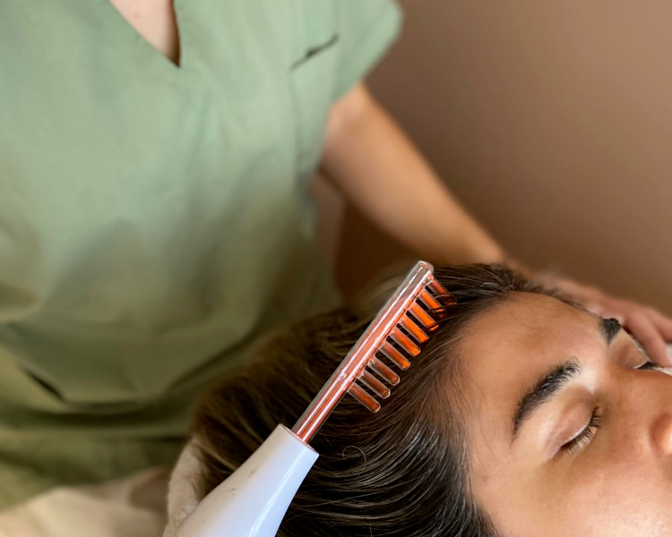 Limpieza Facial + Masaje Capilar 