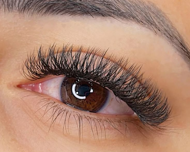 Pestañas look Hawaianas