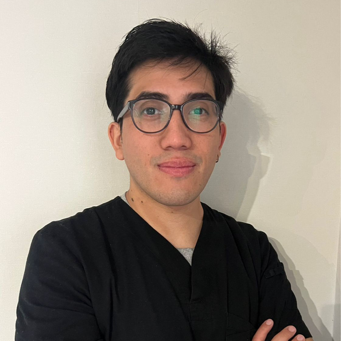 Dr. Sebastian Caceres / Cirujano Implantólogo  