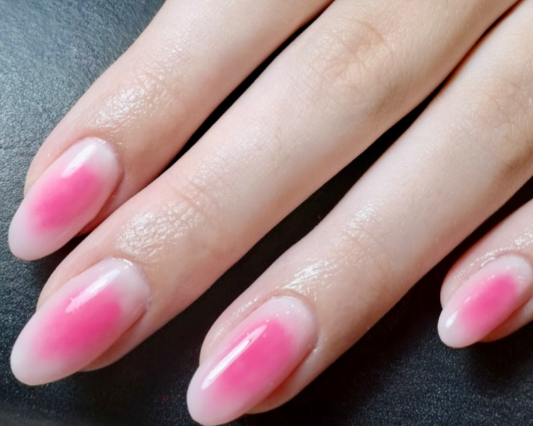 Diseño complejo, Baby Boomer, Efecto Aura (todas las uñas)
