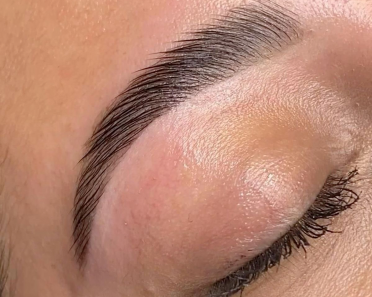 Sombreado de cejas con tinte/henna (incluye diseño y perfilado de cejas)