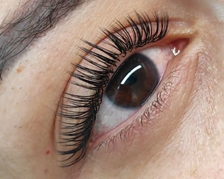Extensiones pelo por pelo efecto rímel