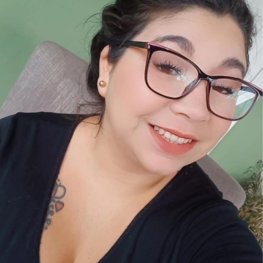 Yessenia Ponce - Estilista