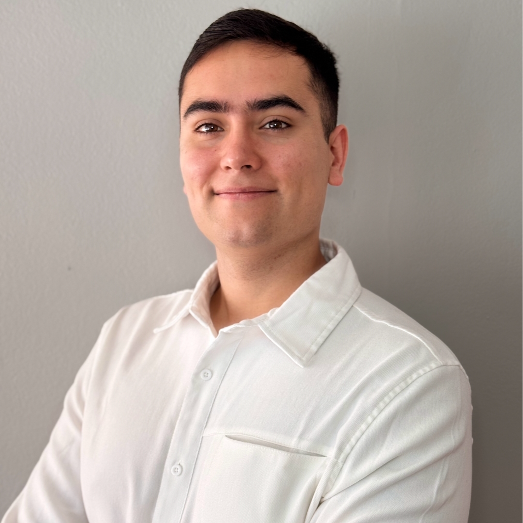 Instructor Andrés Orellana