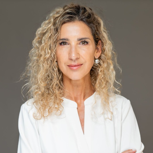 Dra. LORENA CLAUS