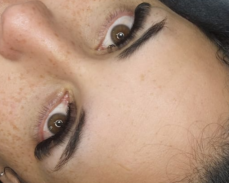 Extensiones de pestañas - Efecto tecnológicas o Volúmen alto