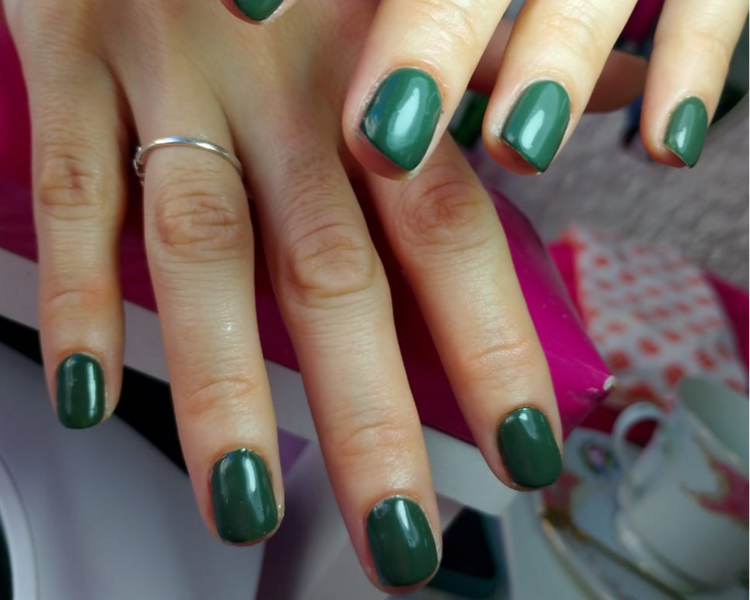 🌸 Manicuría semipermanente – Color, brillo y duración perfecta
