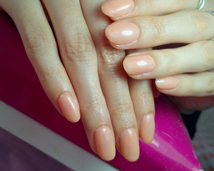 💎 Capping – Refuerzo invisible, uñas más fuertes