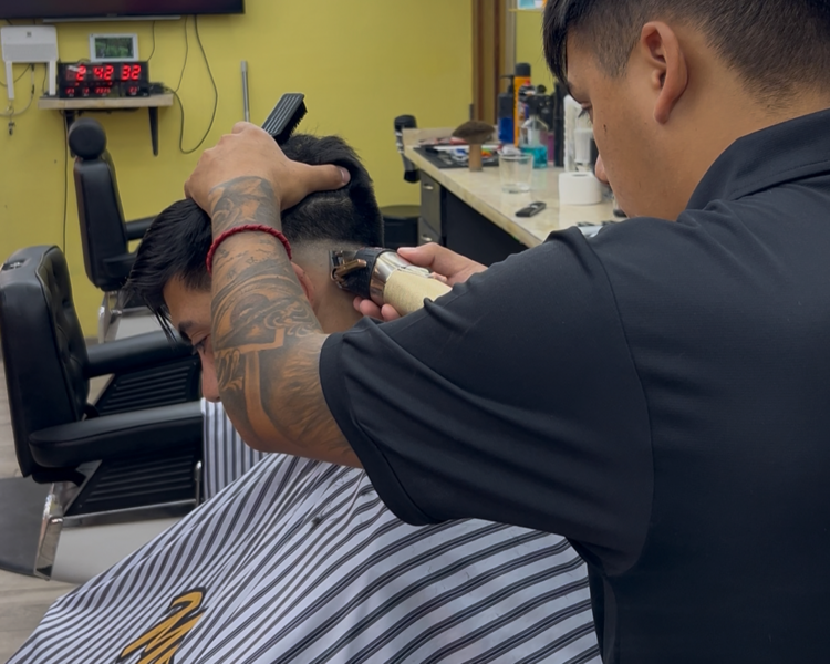 Premium_C: Corte de Cabello + Asesoría + Perfilado de Cejas + Lavado + Aplicación de Productos